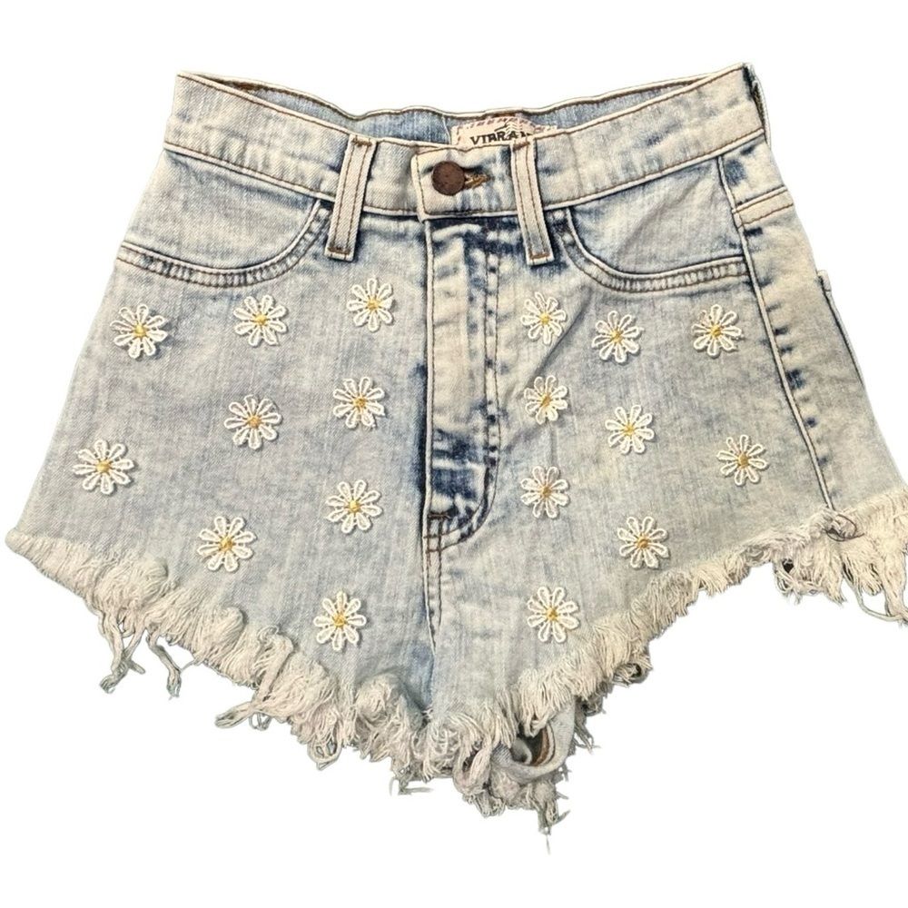 Vibrant  Daisy Shorts!​